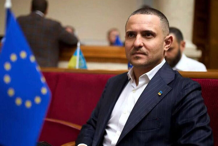 У Криму працюють зарядні станції, виготовлені на заводі з орбіти нардепа Куницького