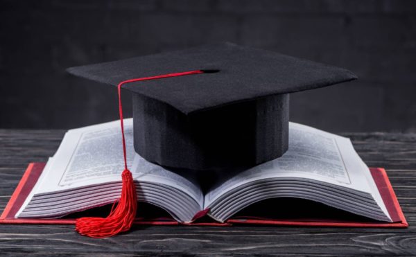 «Бідні освітяни»: названо зарплати ректорів вишів України