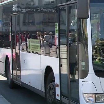 Новий графік руху транспорту в Києві: автобуси та тролейбуси змінять маршрути, українців попередили
