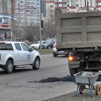 Обмеження руху транспорту в Києві: українцям назвали вулиці, де неможливо проїхати